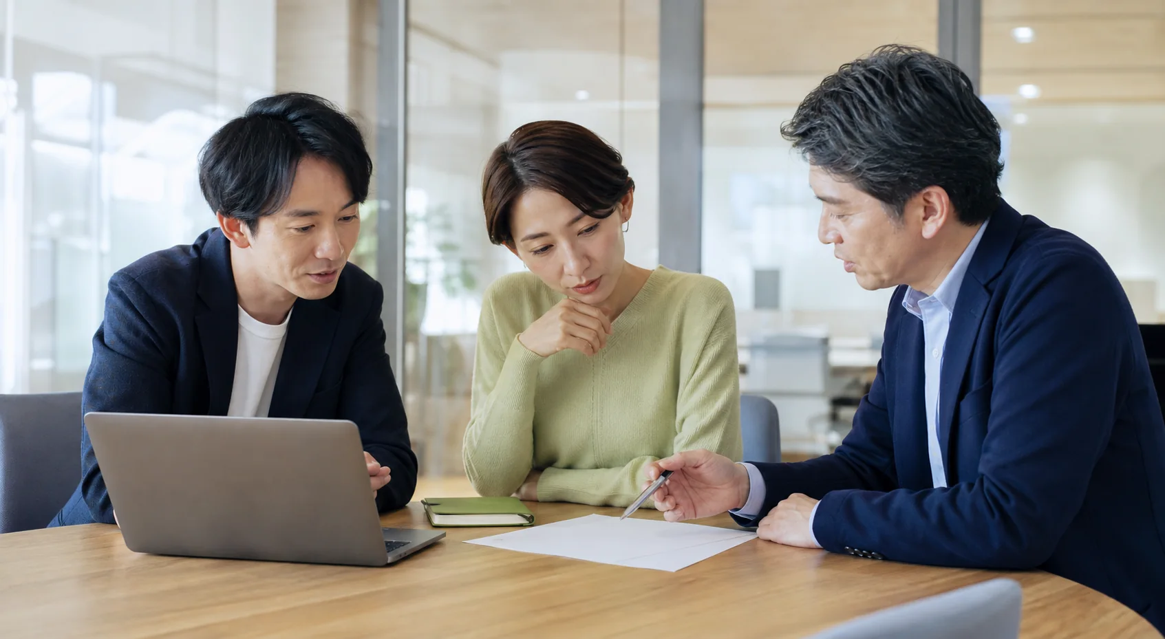 企業の採用課題を整理するミーティング